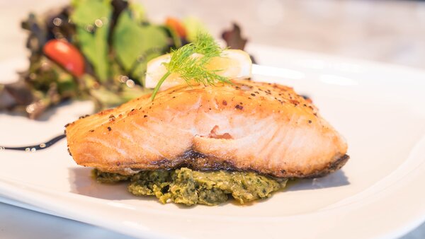 Lachs ist reich an Omega-3